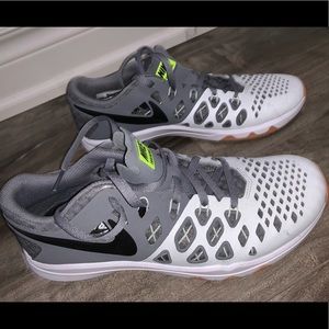 BRAND NEW NIKE RUNNING SHOES NEVER WORN